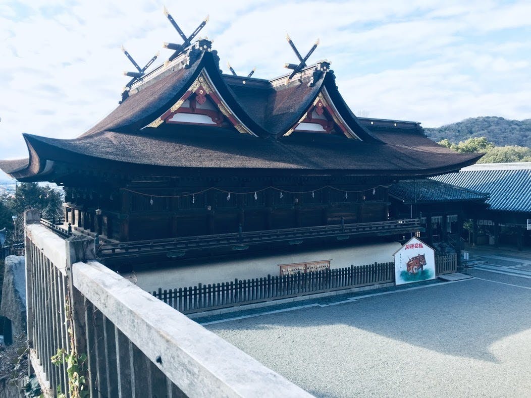 国宝の本殿の大きさは、出雲大社本殿、八坂神社本殿に匹敵するもの