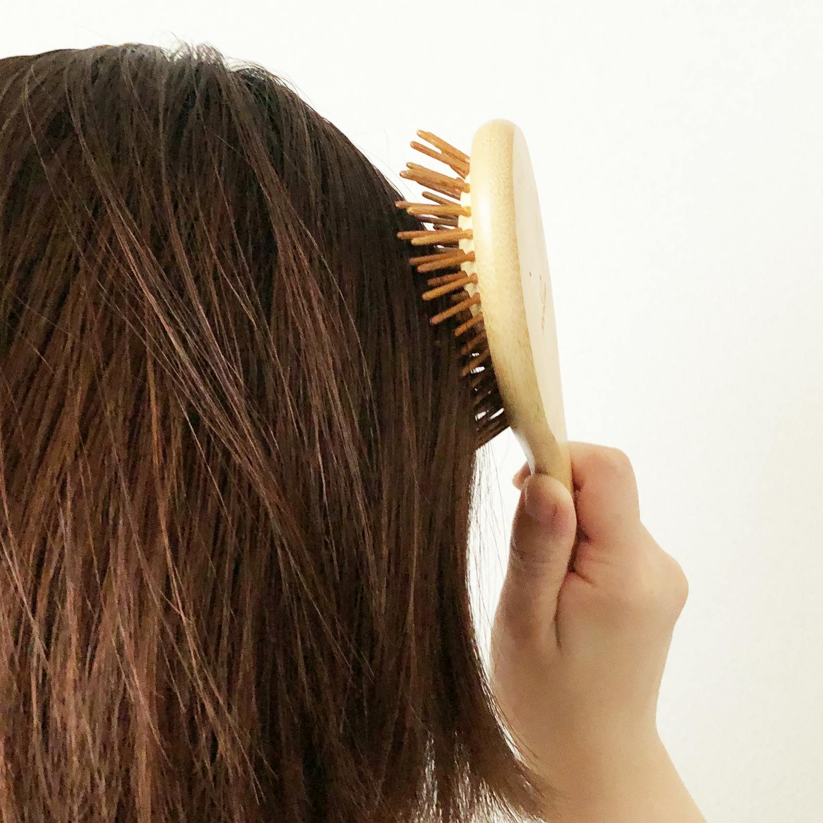 天然竹ヘアブラシmedium　ブラッシング
