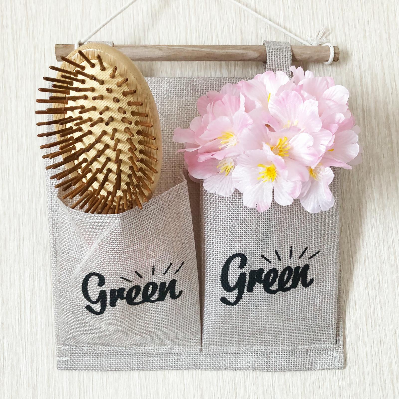 壁に掛けた天然竹ヘアブラシmedium