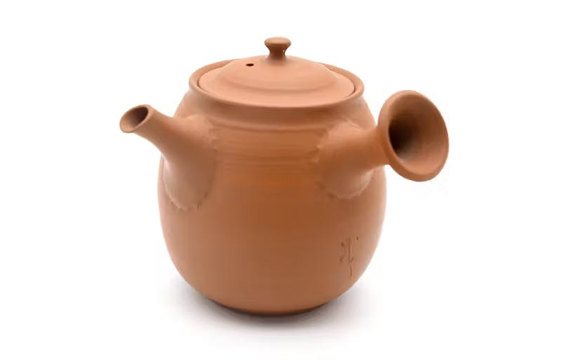 土砂崩れで壊れた擁壁を修復し、安全な観光と伝統の常滑焼の陶芸