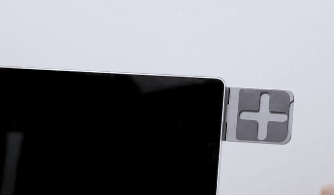 仕事も趣味も、同時進行。縦・横・上と変幻自在な複数モニターで、人生 仕事も趣味も、同時進行。縦・横・上と変幻自在な複数モニターで、人生