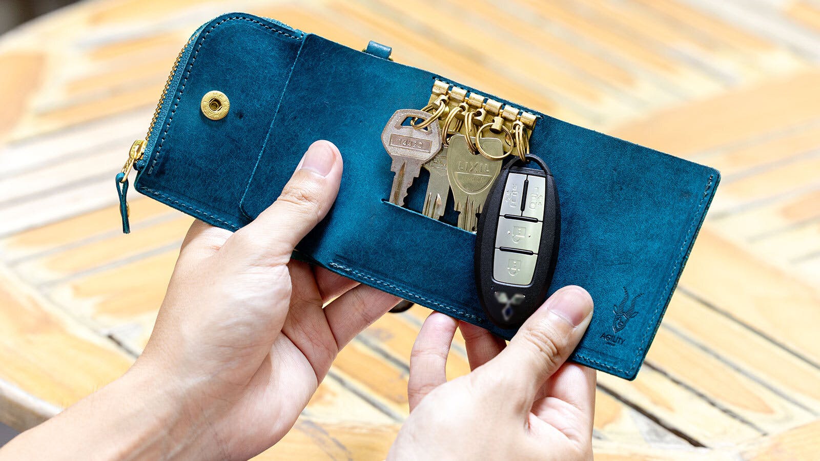 財布×キーケース」車の鍵（スマートキー）が2つ入るミニ財布