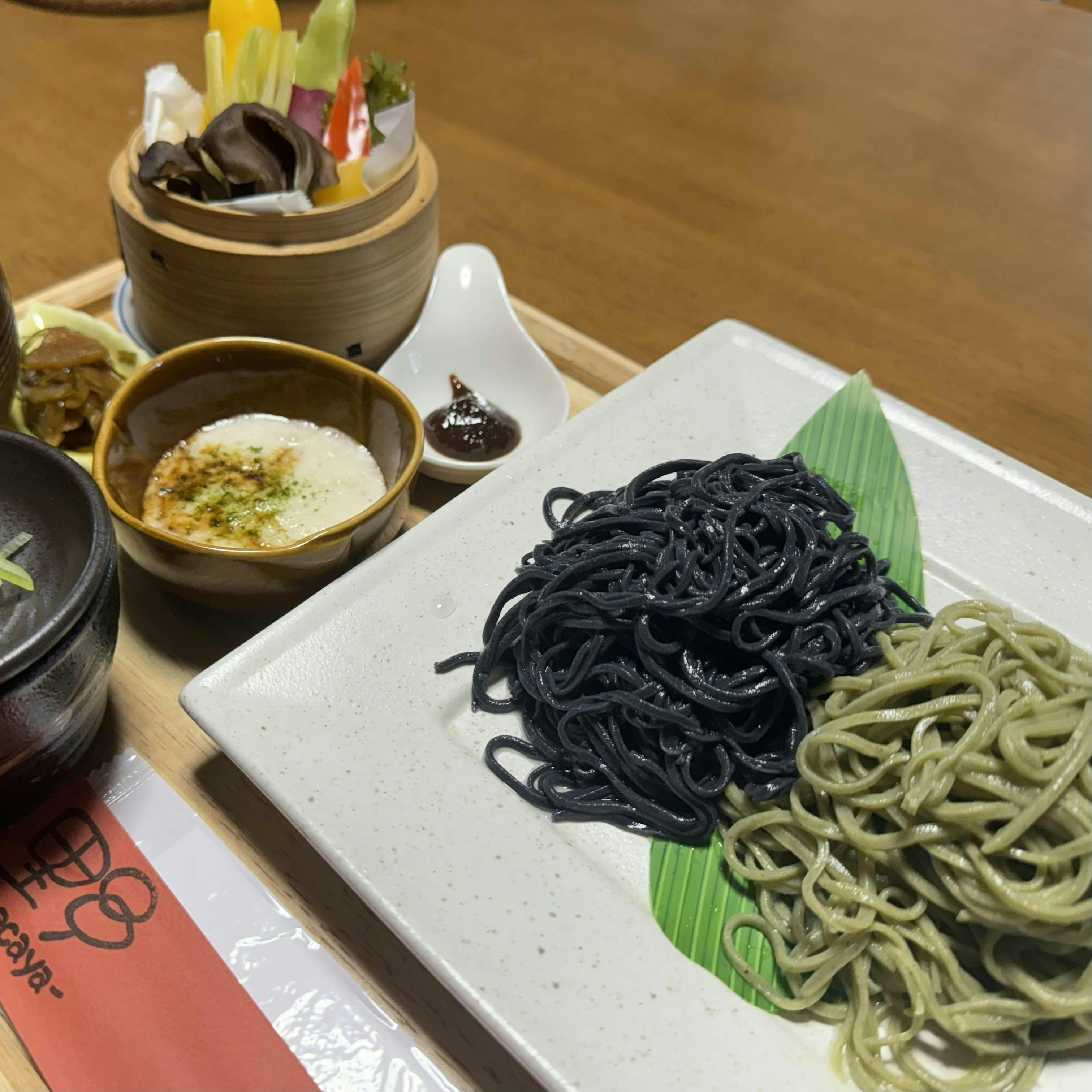 竹炭パウダー使用の蕎麦