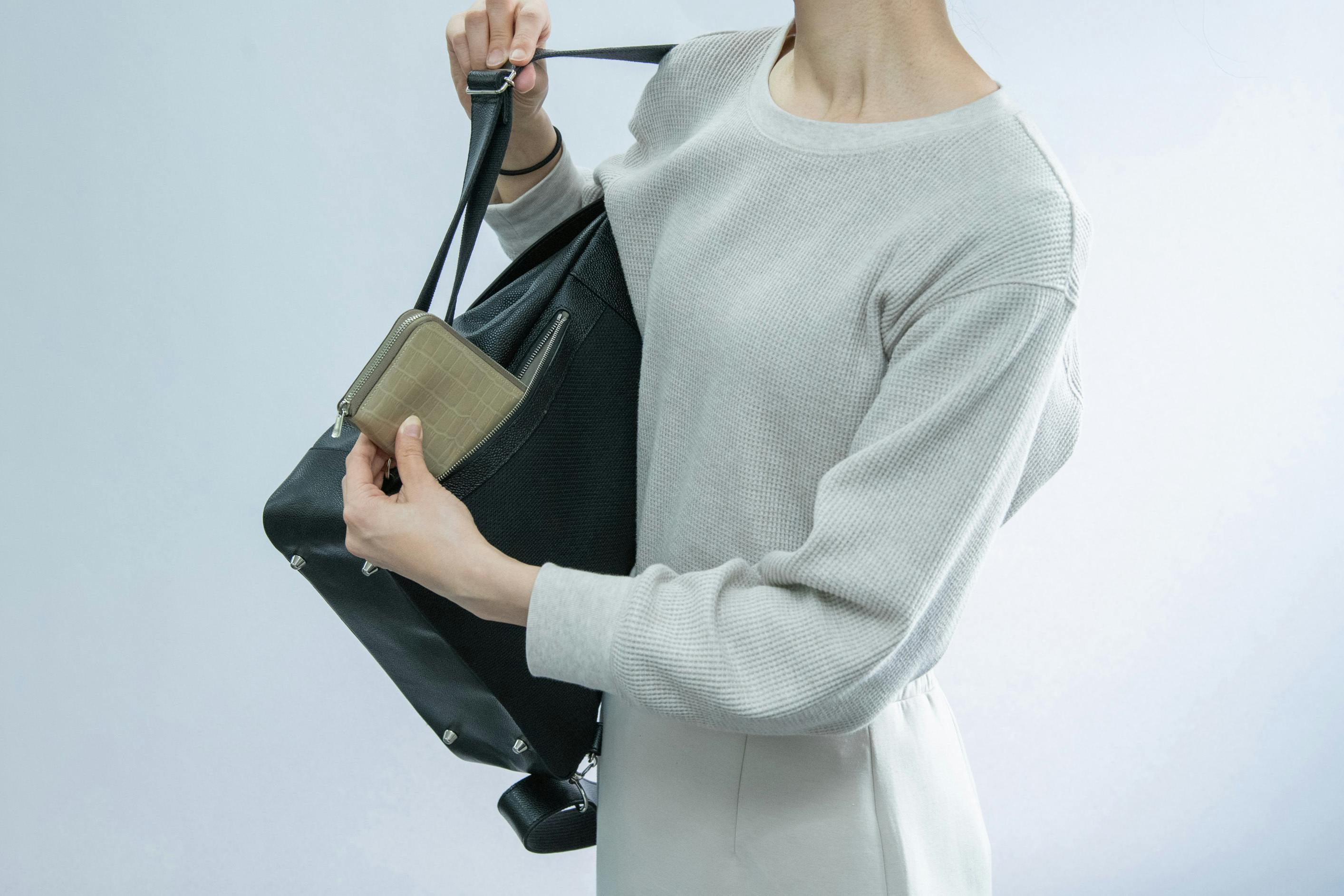 機能性×高級革】バッグ職人が作る本革なのに軽い「大人リュック 機能性×高級革】バッグ職人が作る本革なのに軽い「大人リュック