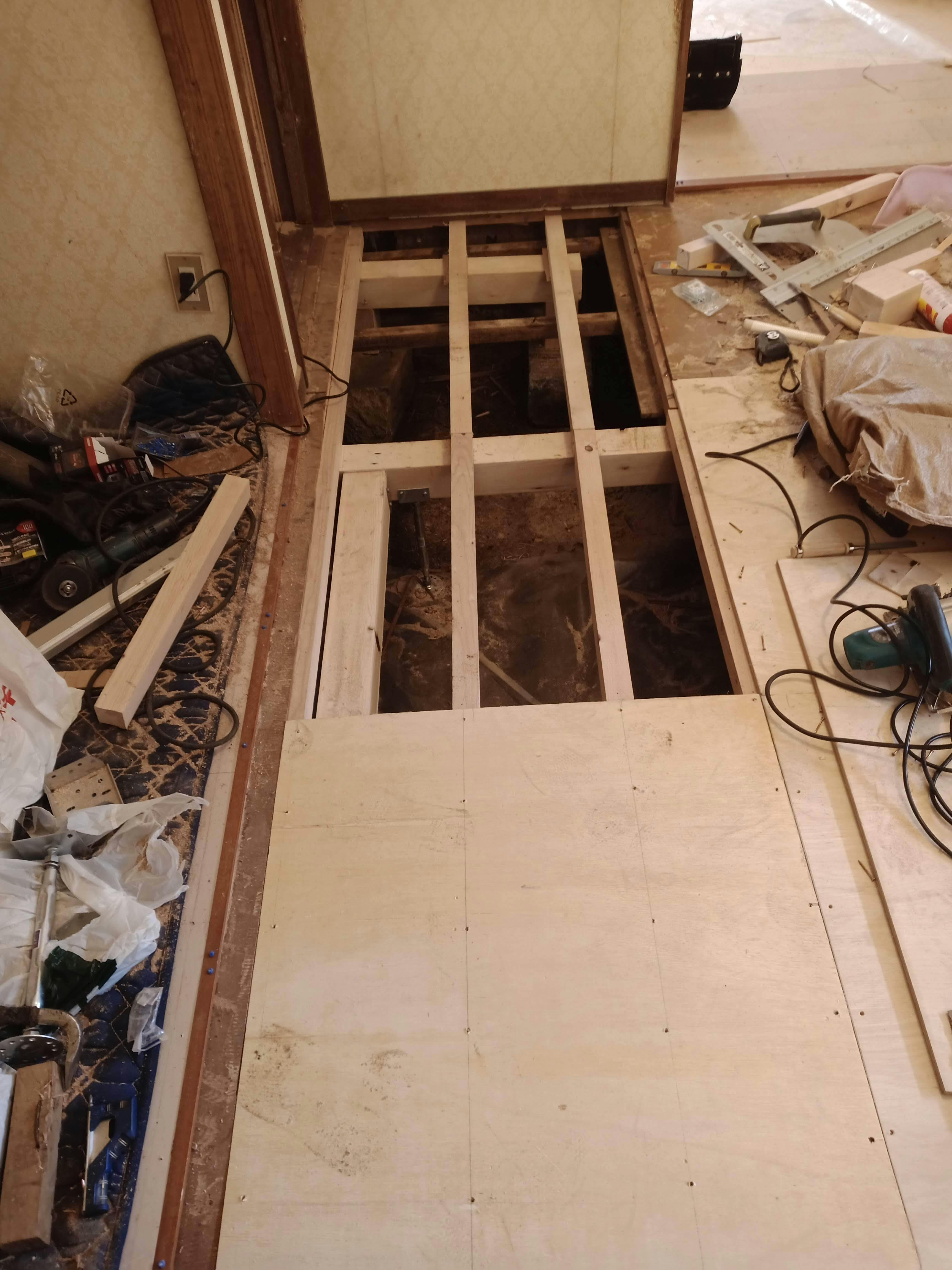 床フローリング張り工事