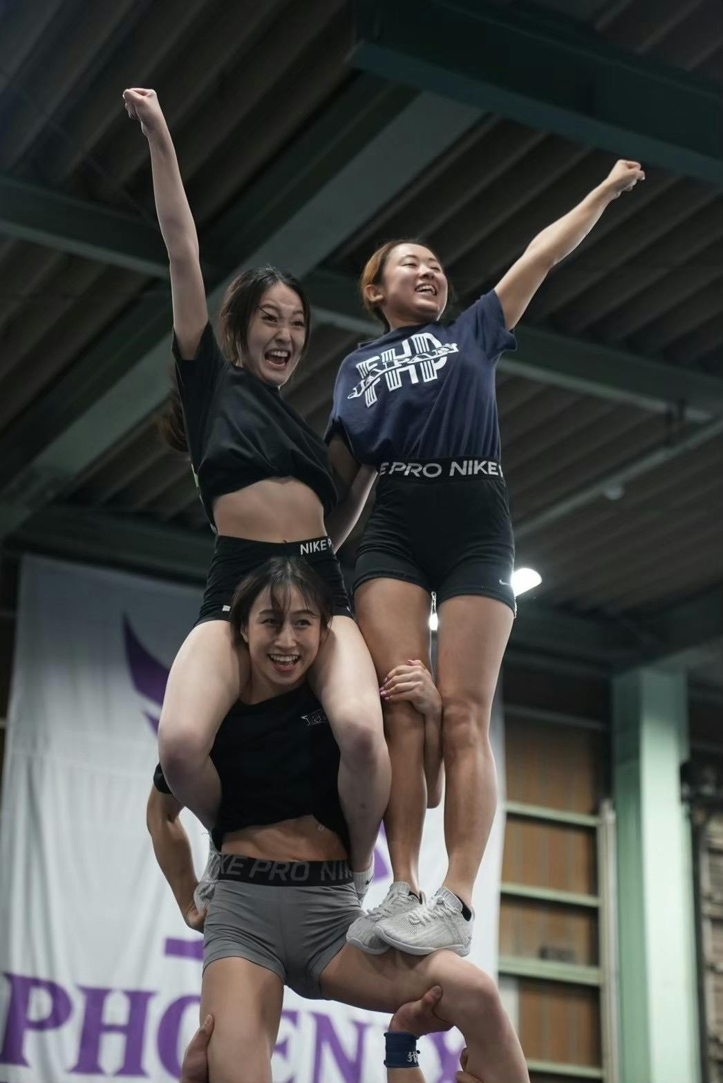 練習中のピラミッド