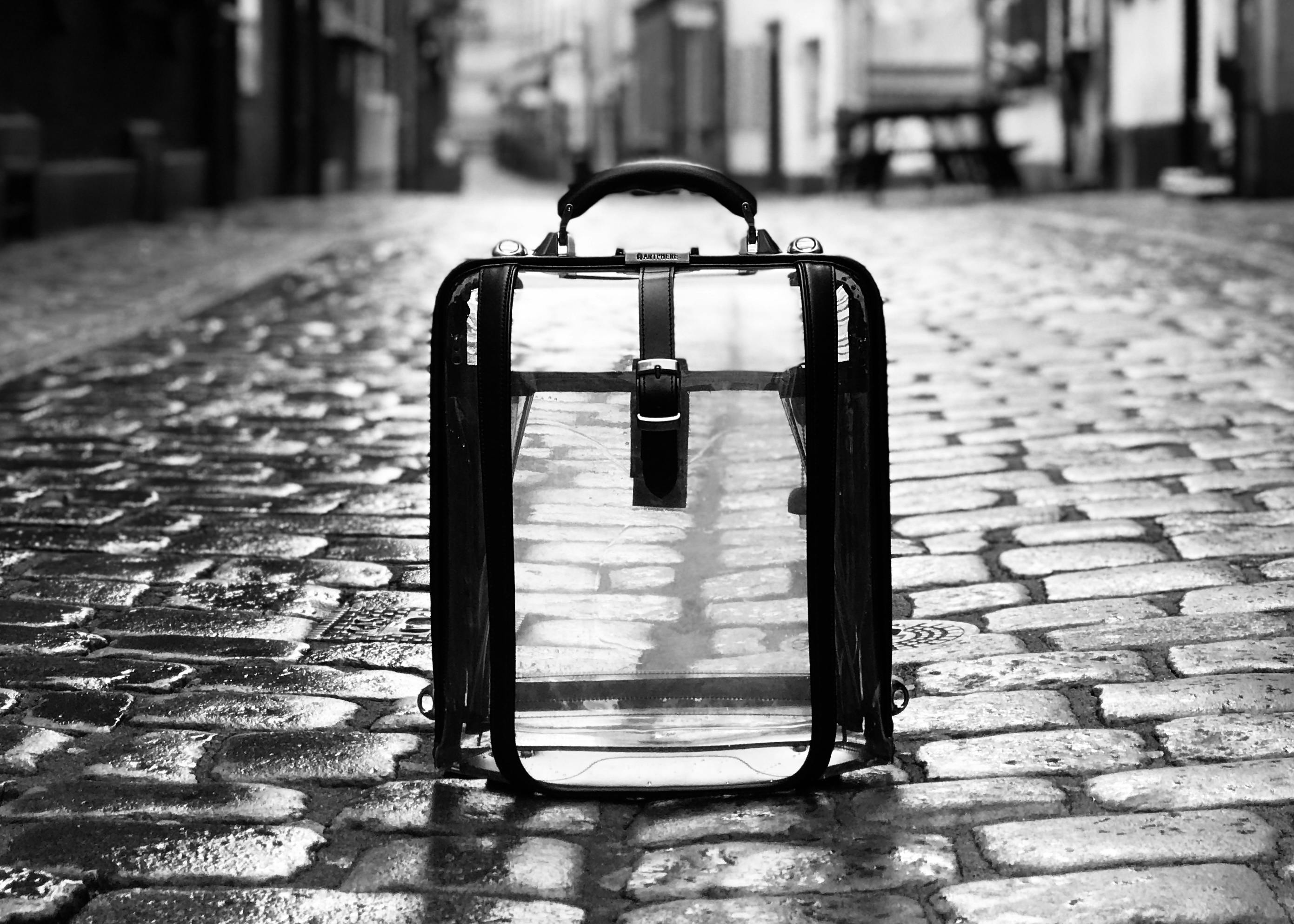 ガバッと開閉、瞬間収納！これが新世代ショルダーバッグの形