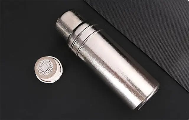 【一生モノチタンボトル】容量600MLで軽量。真空純チタンボトル2.0 一生モノチタンボトル第二弾】容量600MLで軽量。真空純チタン