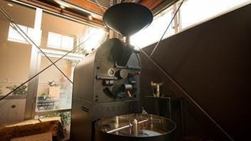 鏡のある洗面台AI 生成コンテンツは誤りを含む可能性があります。