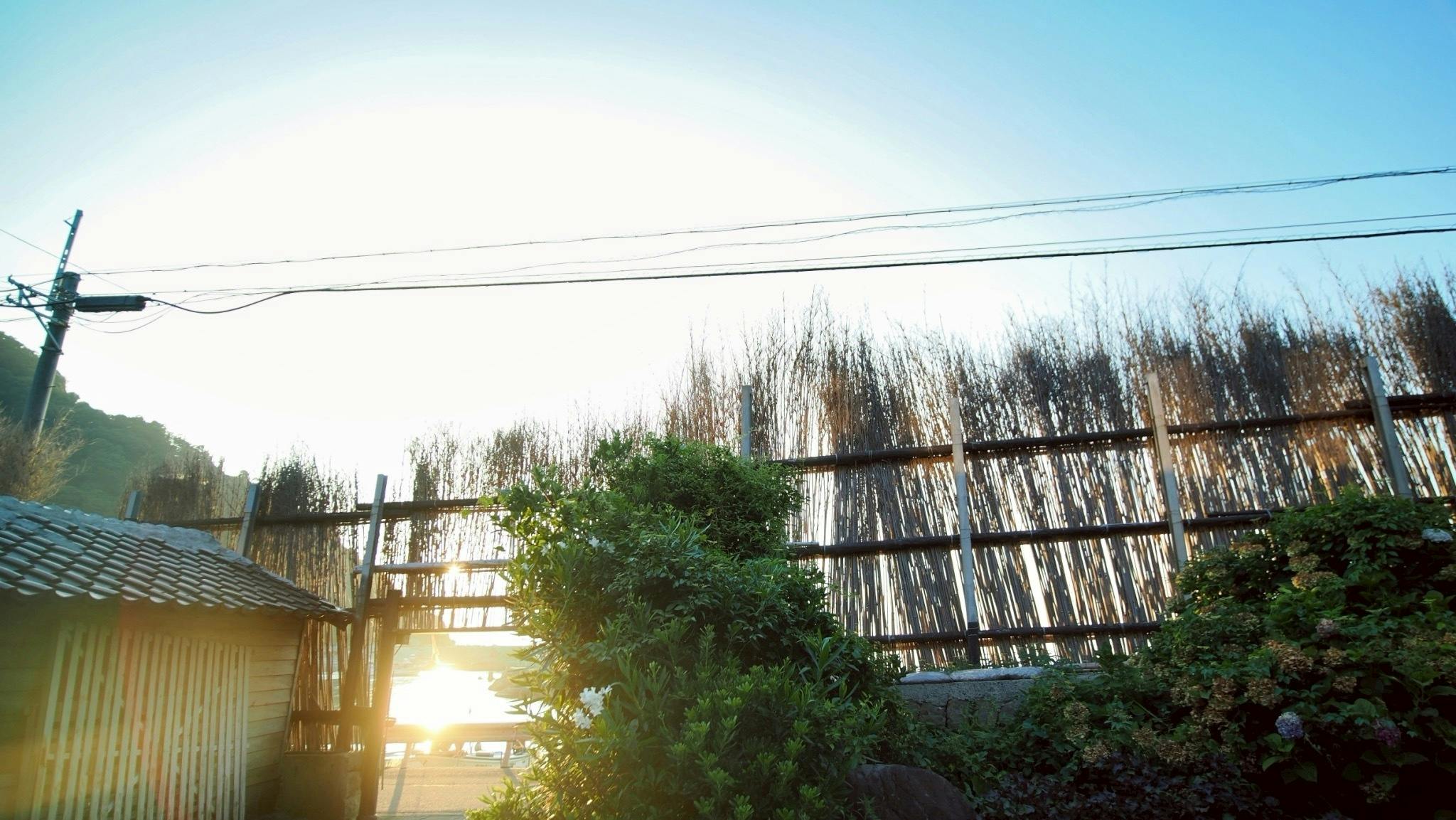 間垣の家側から見た夕日