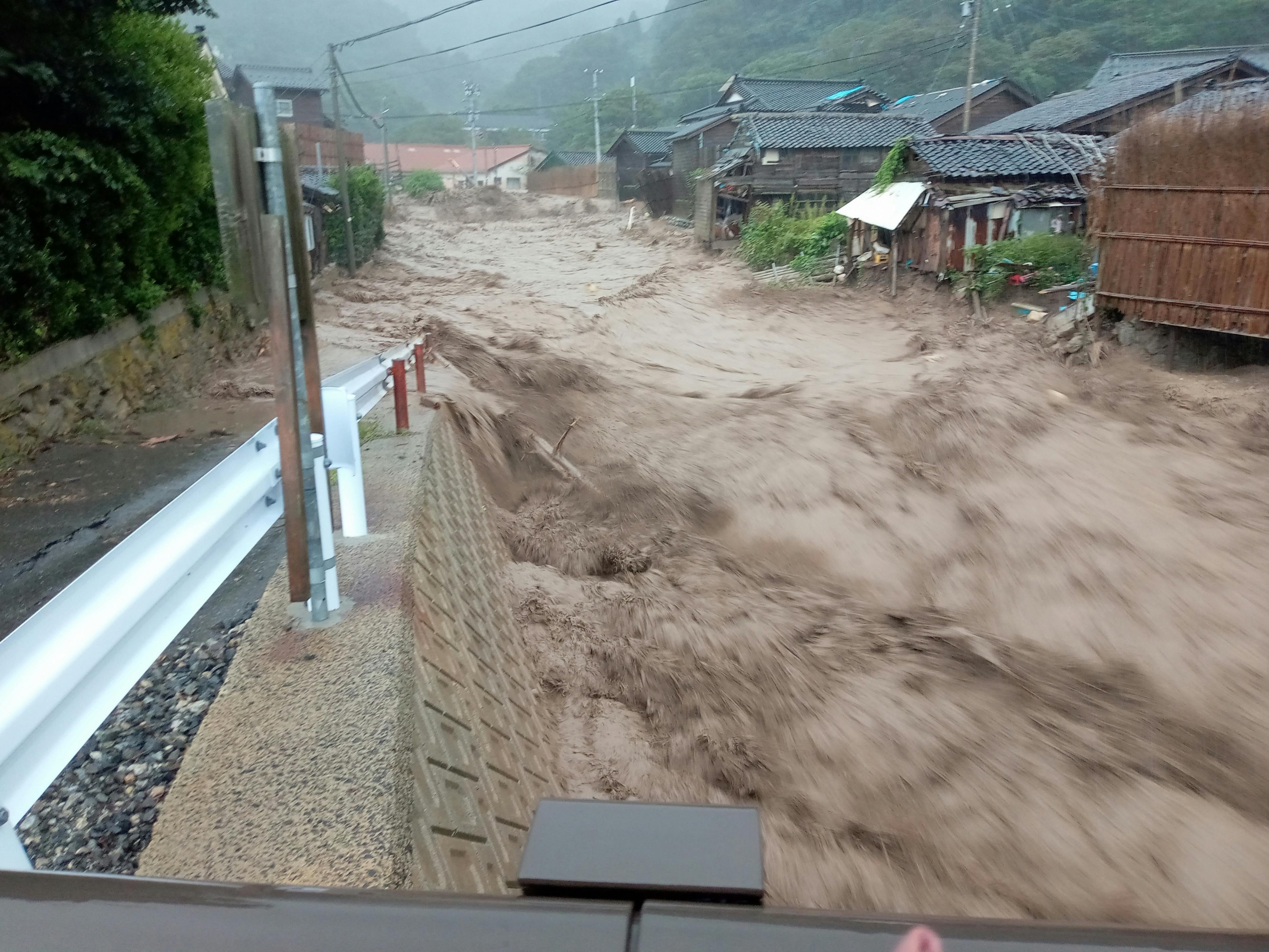 命の危機を感じるほどの川の流れをとった写真
