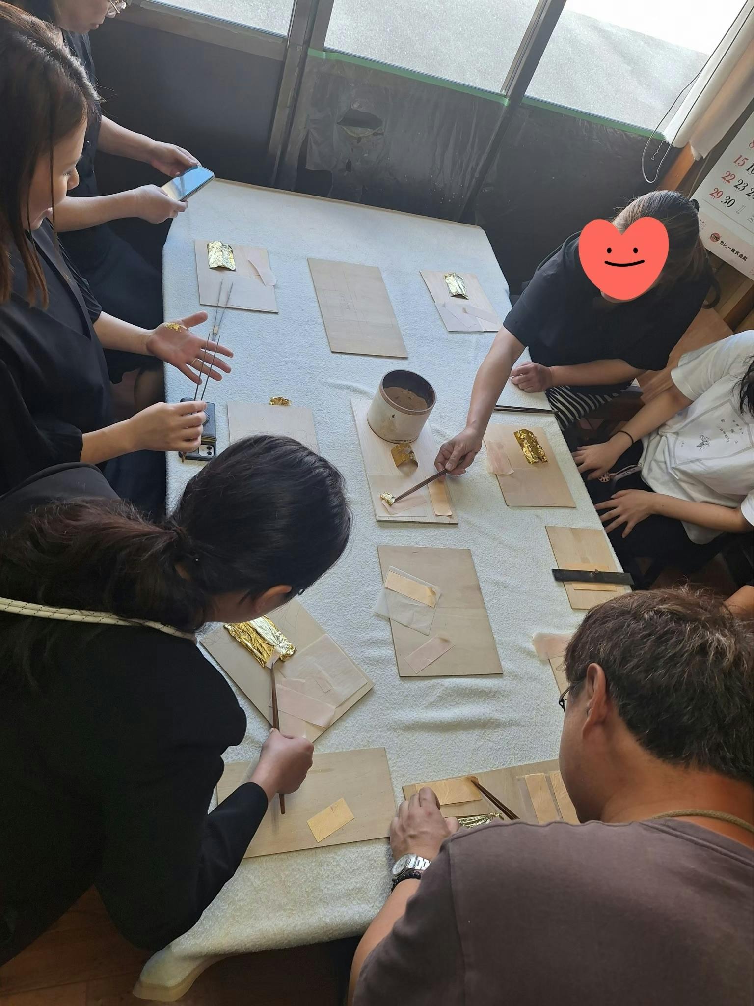 金箔の貼り付け