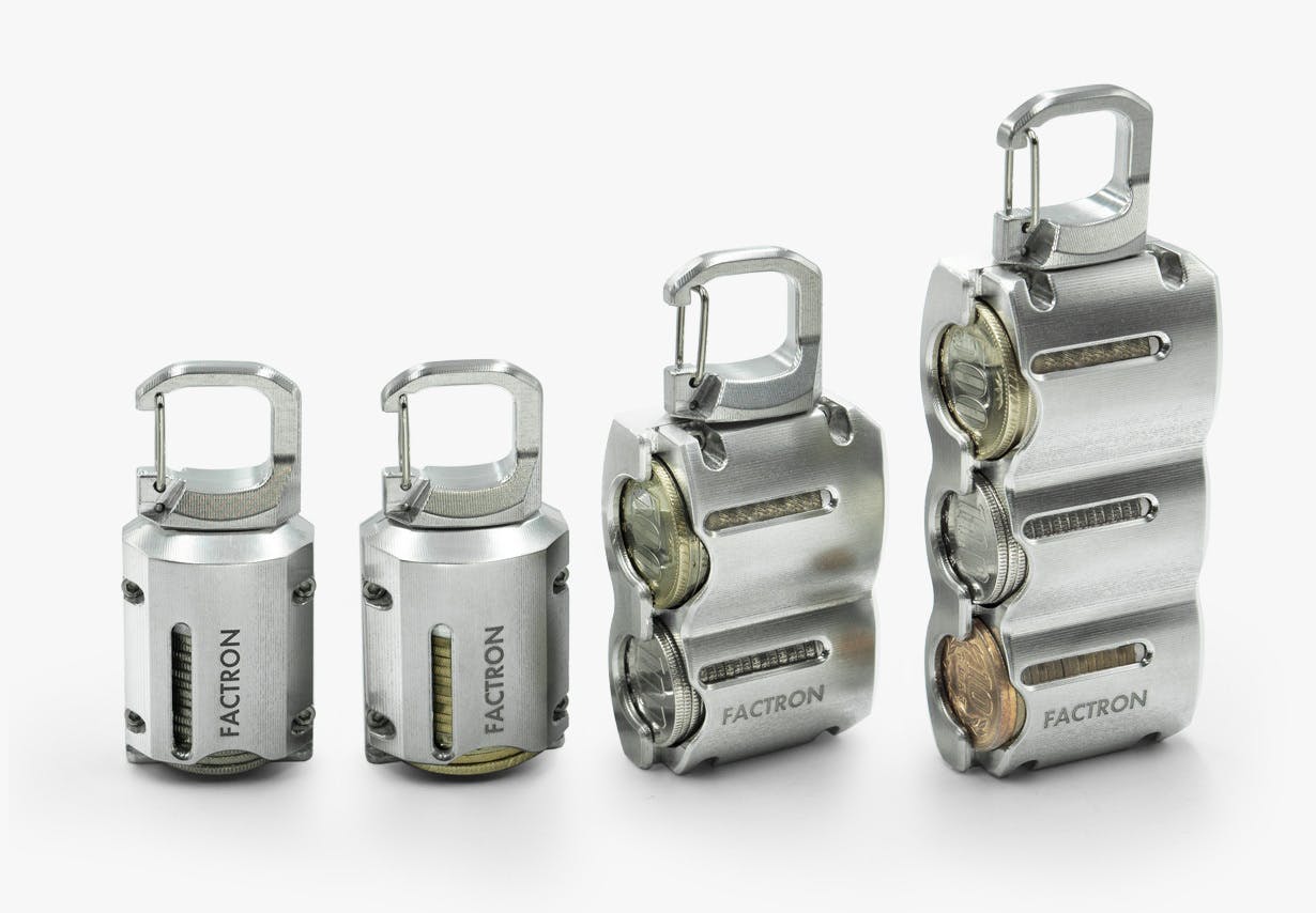 航空機素材にコインを格納。シャキッと出し入れ！軽量ミニマルなメタル