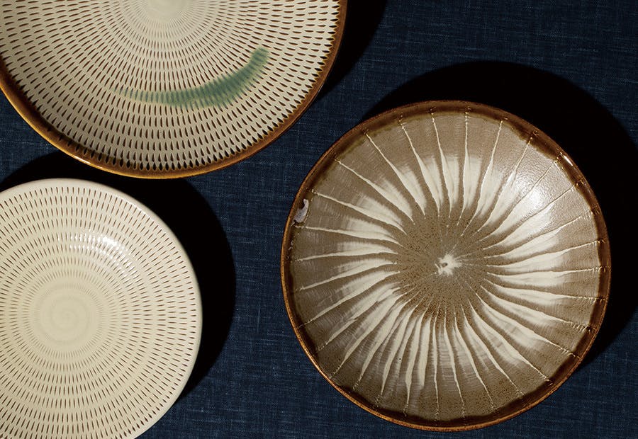 上：打ち掛け、左：飛鉋、右：刷毛目