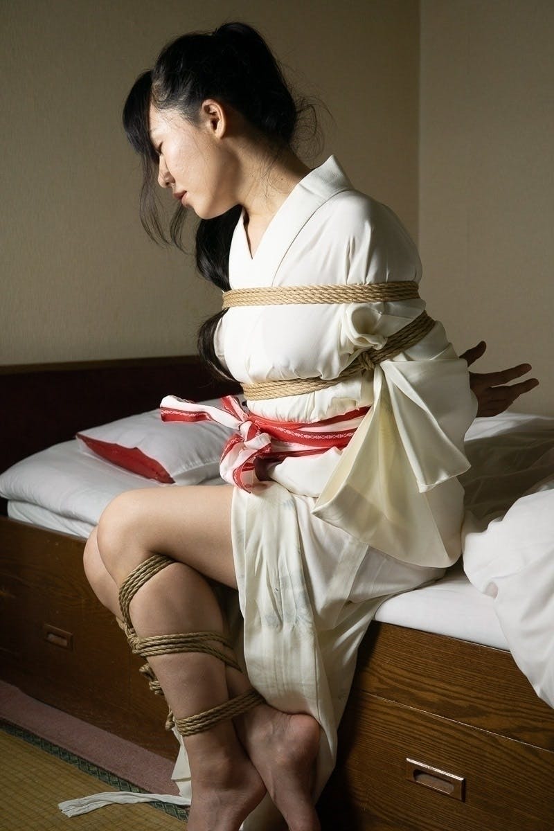 蓬菜かすみ緊縛体験