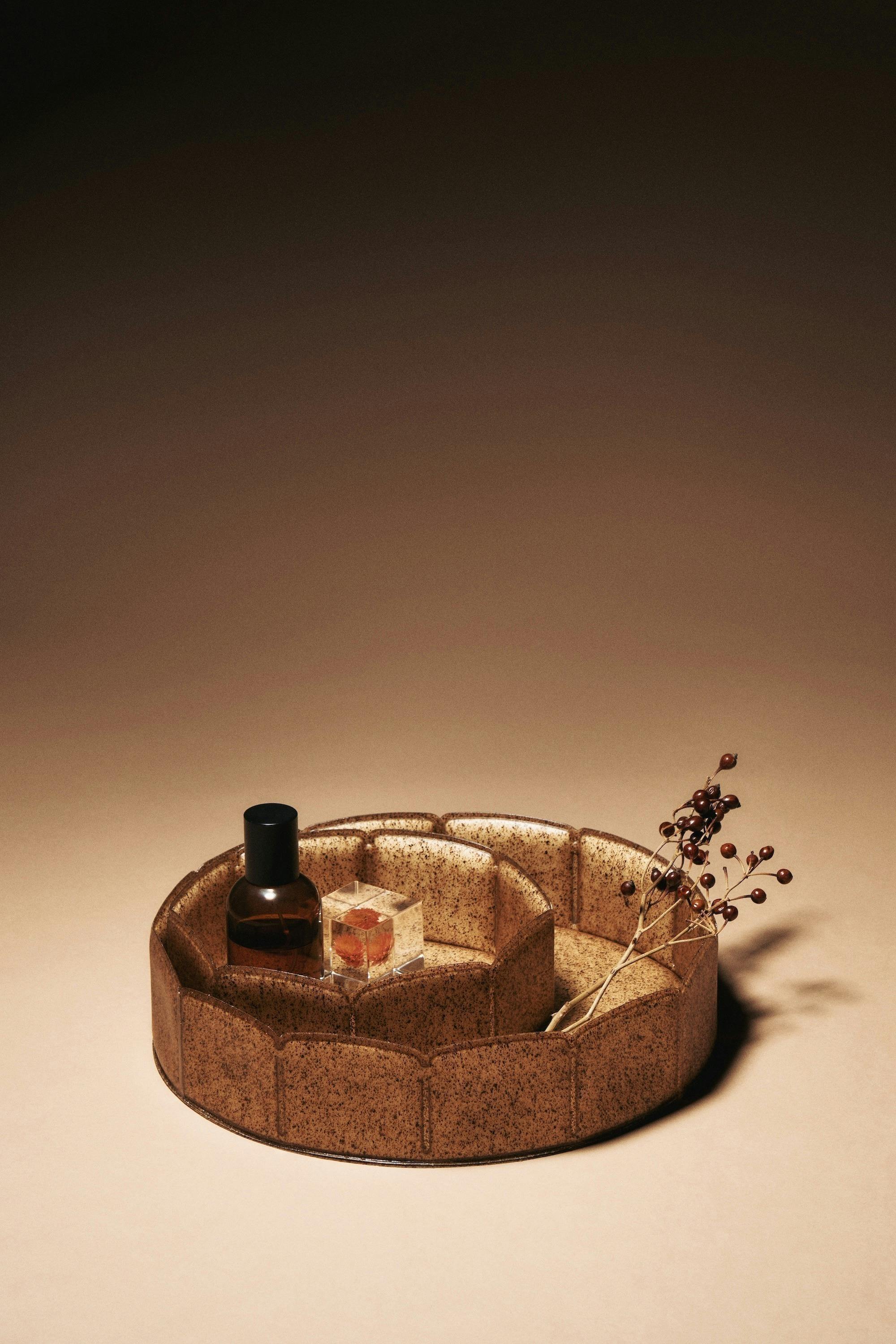 廃棄されるりんごの搾りかすを新素材へ。地域に新しい価値と持続可能な