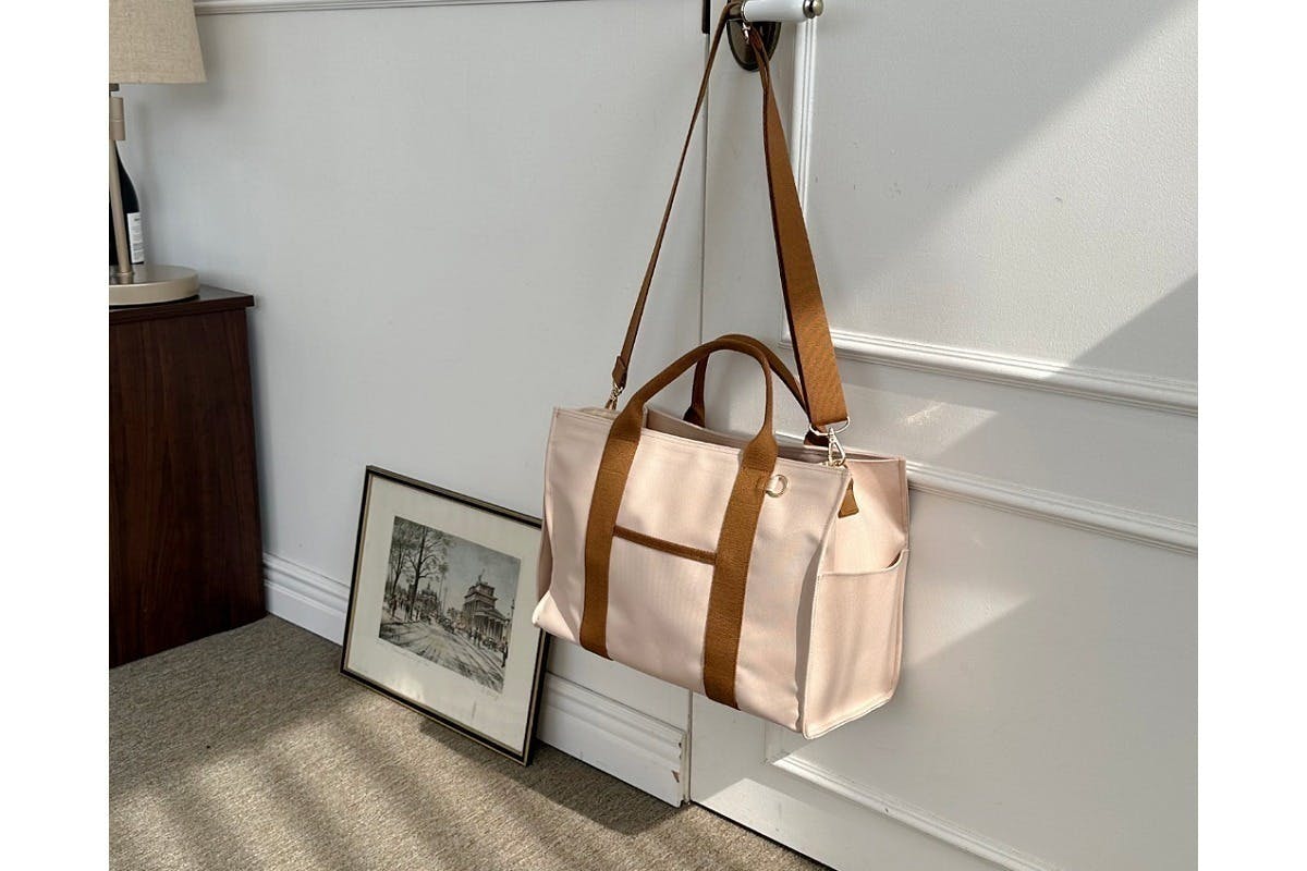 日本上陸!普通のマザーズバッグではない。ウェットティッシュポケット 日本上陸!普通のマザーズバッグではない。ウェットティッシュポケット