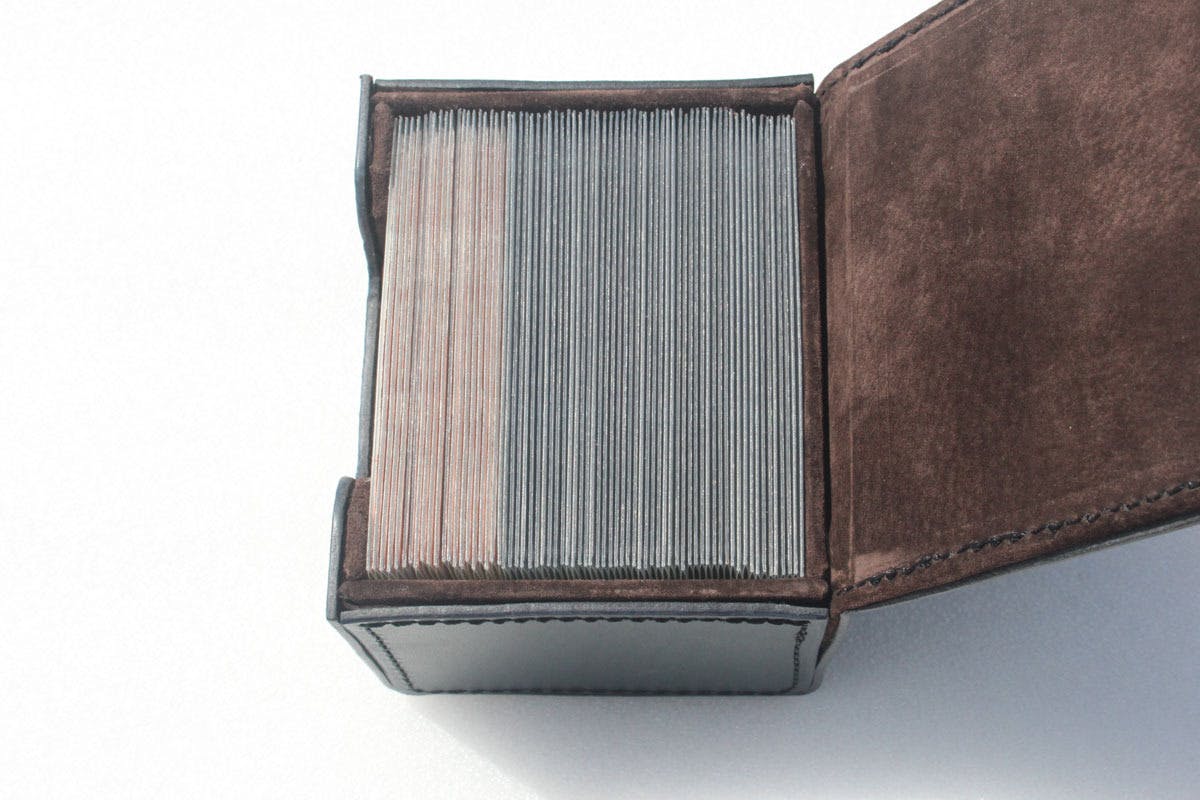 イタリアンレザー使用 本革デッキケース - トレーディングカードを贅沢 イタリアンレザー使用 本革デッキケース - トレーディングカードを贅沢