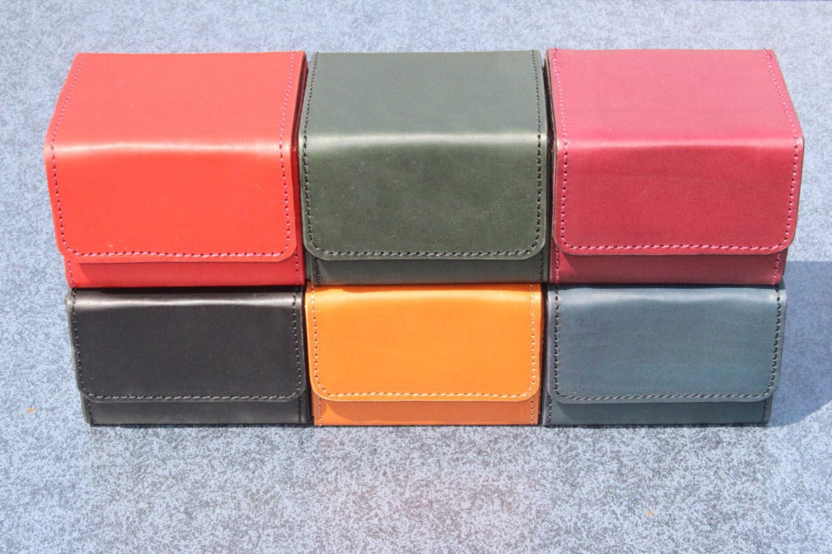 イタリアンレザー使用 本革デッキケース - トレーディングカードを贅沢 イタリアンレザー使用 本革デッキケース - トレーディングカードを贅沢