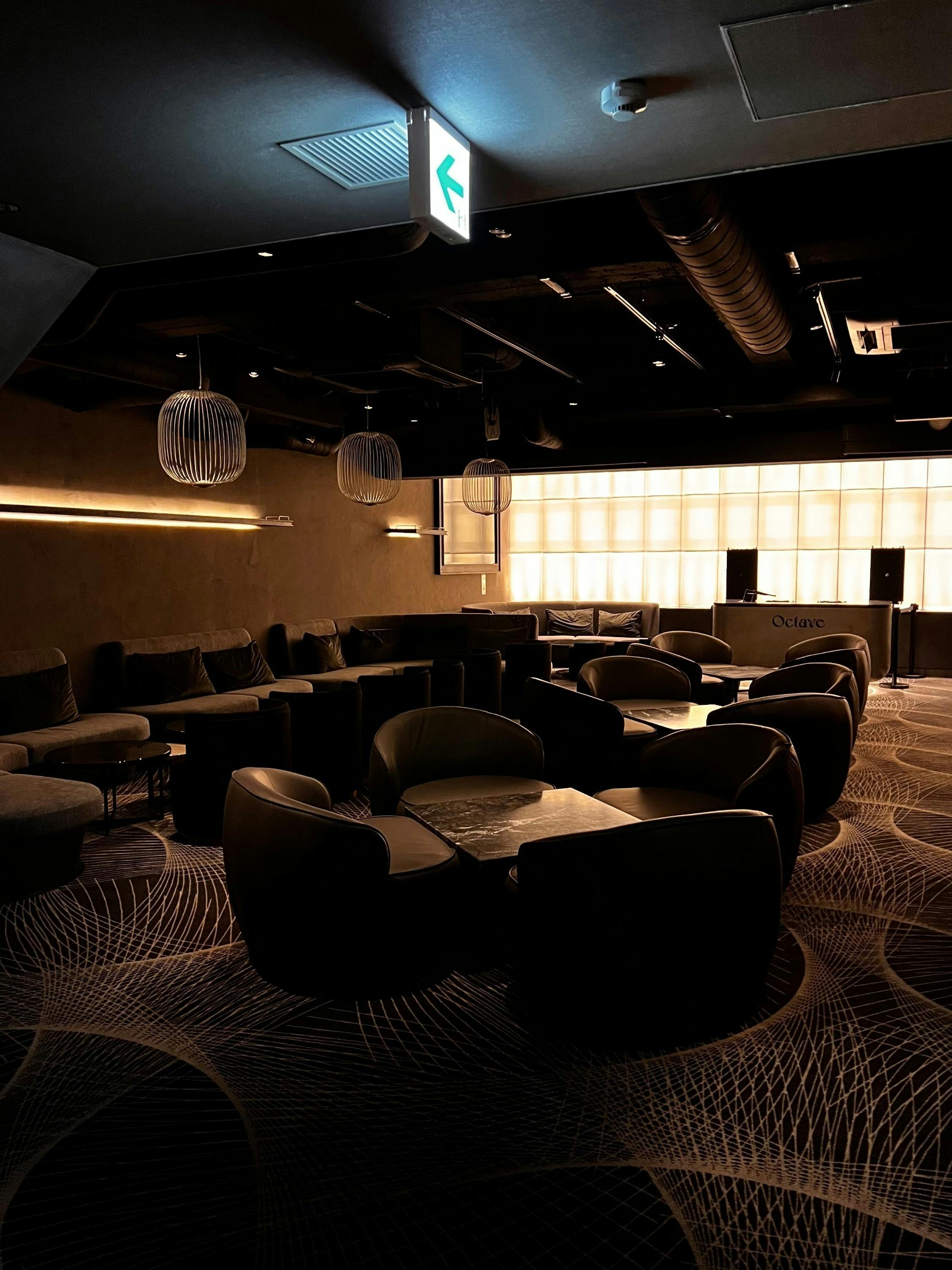 大阪心斎橋総面積300㎡以上高級カフェラウンジ - CAMPFIRE (キャンプ