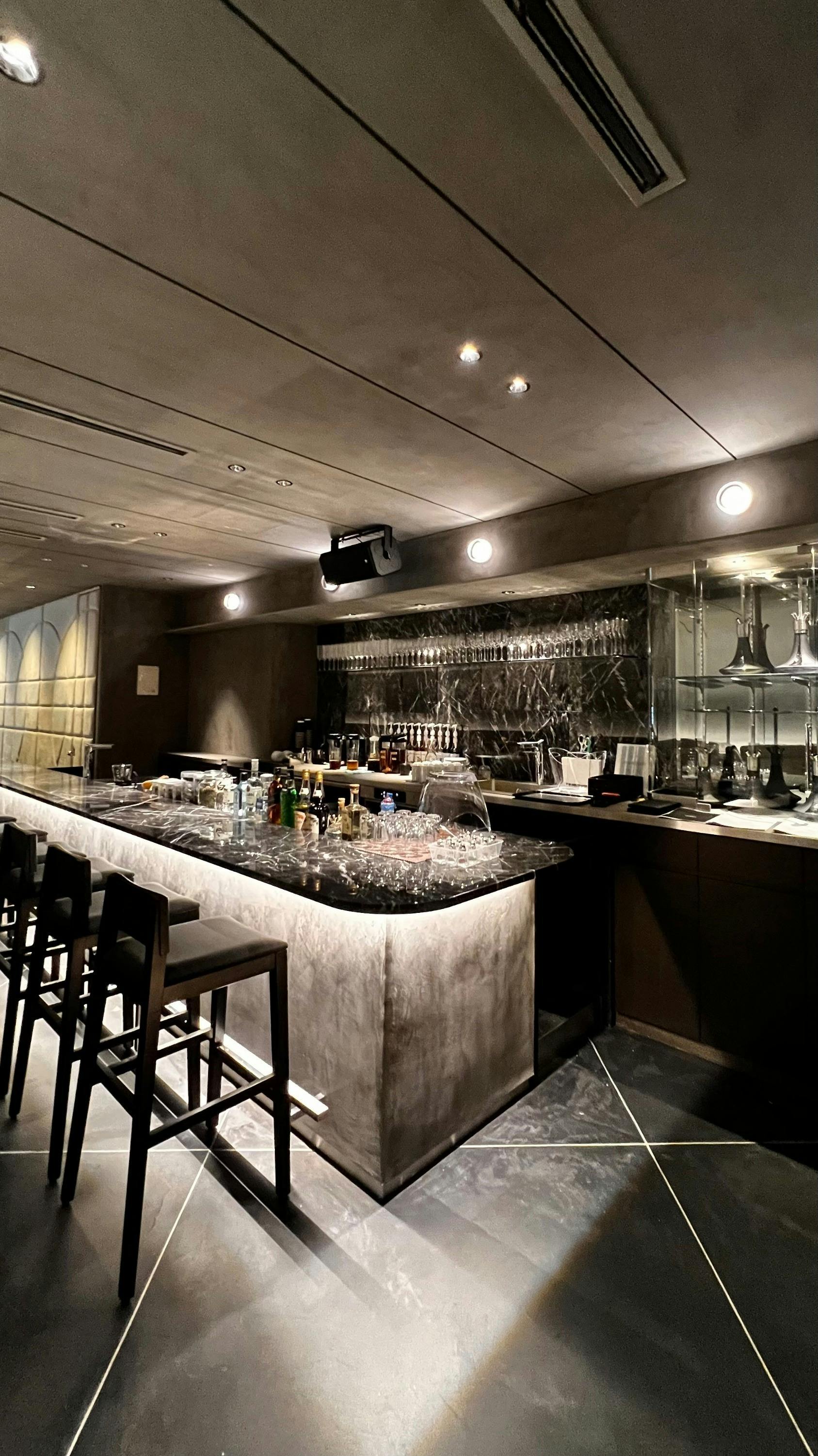 大阪心斎橋総面積300㎡以上高級カフェラウンジ - CAMPFIRE (キャンプ