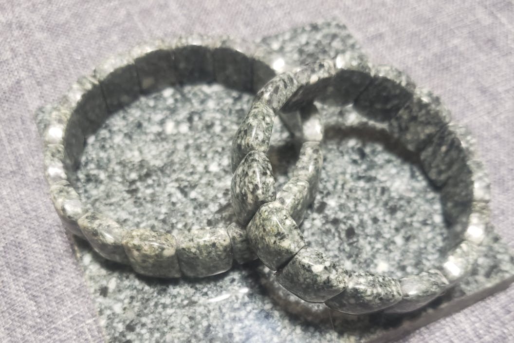 地球上で唯一無二の稀少天然石「遠野角閃石」を復活させ世界ブランドへ 地球上で唯一無二の稀少天然石「遠野角閃石」を復活させ世界ブランドへ