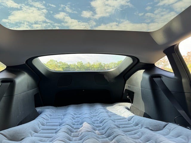 車中泊に便利】1分で完成! 簡単設置 テスラモデルY専用マット 持ち運び 車中泊に便利】1分で完成! 簡単設置 テスラモデルY専用マット 持ち運び