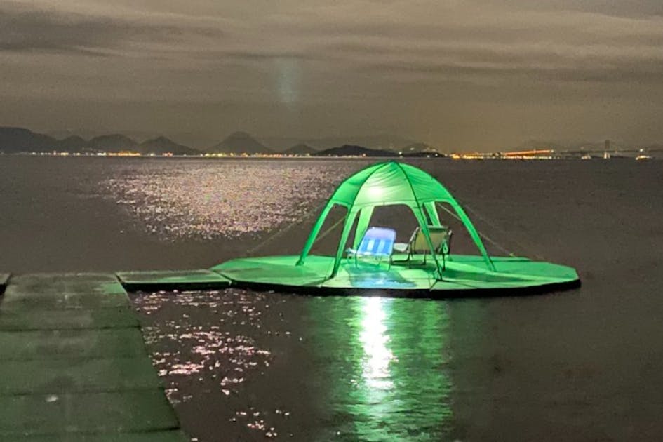 弊社開発、水上の憩い「連結浮島（アクラスラー）」 - CAMPFIRE