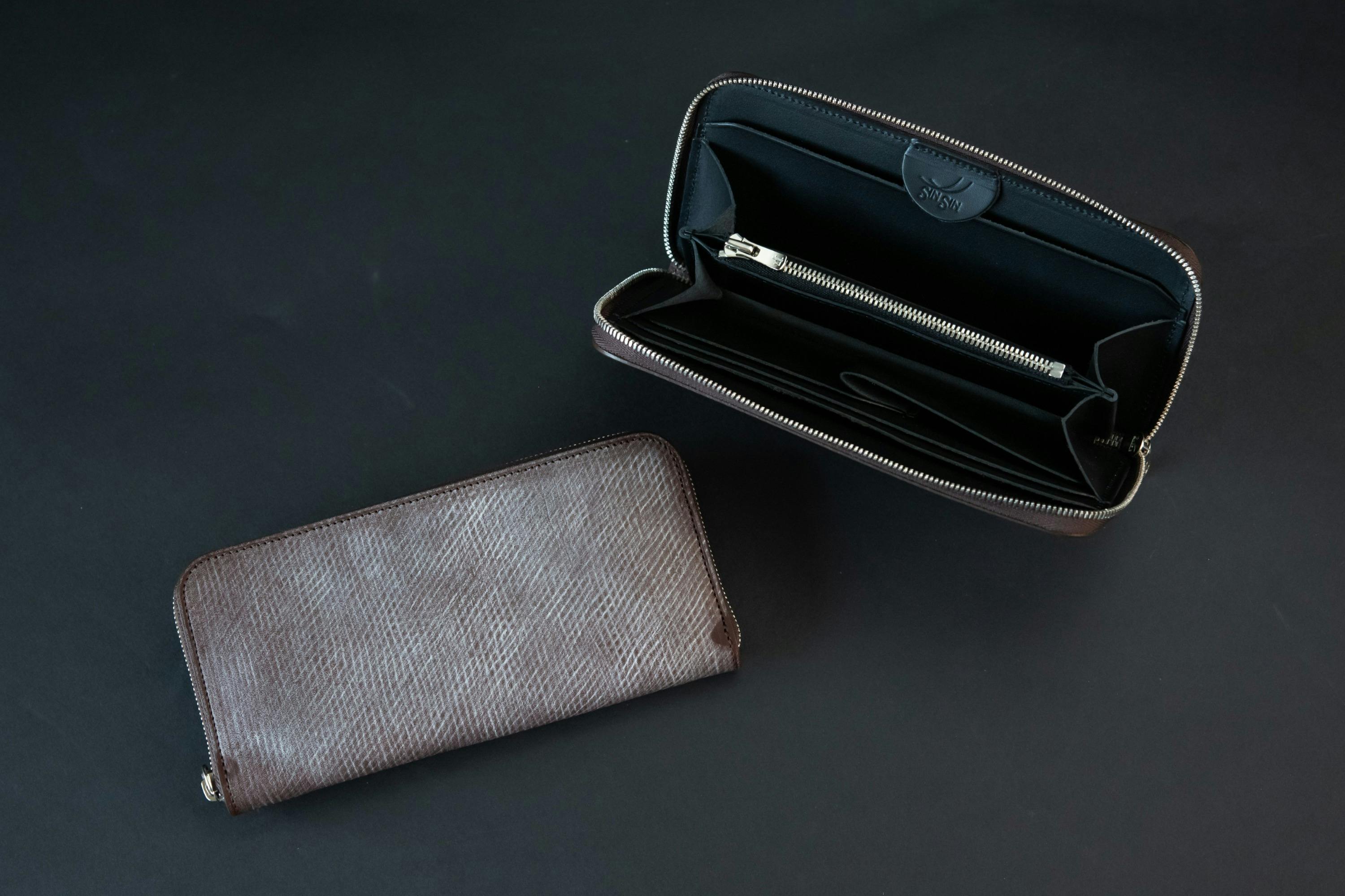 新品未使用】新進工房 ベイカー社ロシアンカーフ 極小二つ折り財布 新品未使用】新進工房 ベイカー社ロシアンカーフ 極小二つ折り財布