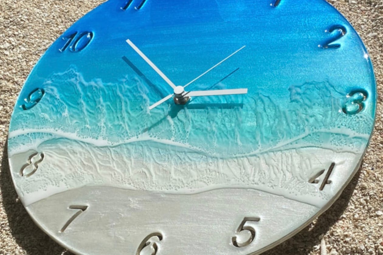 液体レジンアート起業へ！手作り時計・机・絵クラウドファンディング