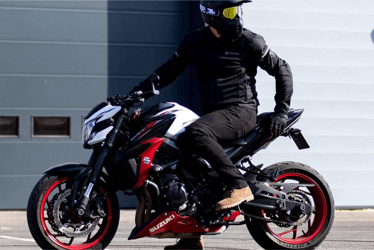 驚きの値段 ストレッチ×プロテクション】強さと快適さを兼ね備えた次世代 バイクウェア・装備
