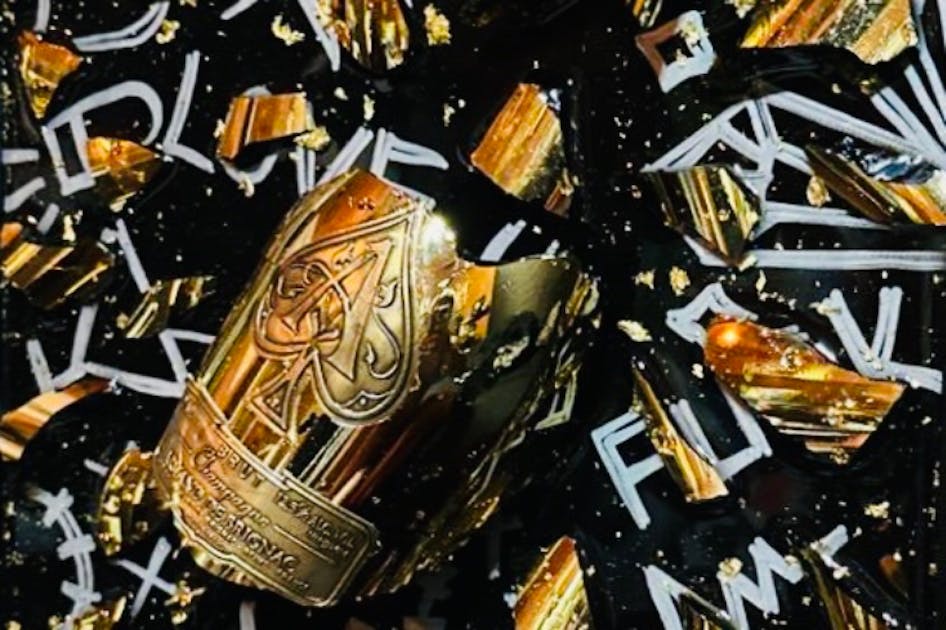 書とアートが融合したシャンパンボトルアート制作プロジェクト