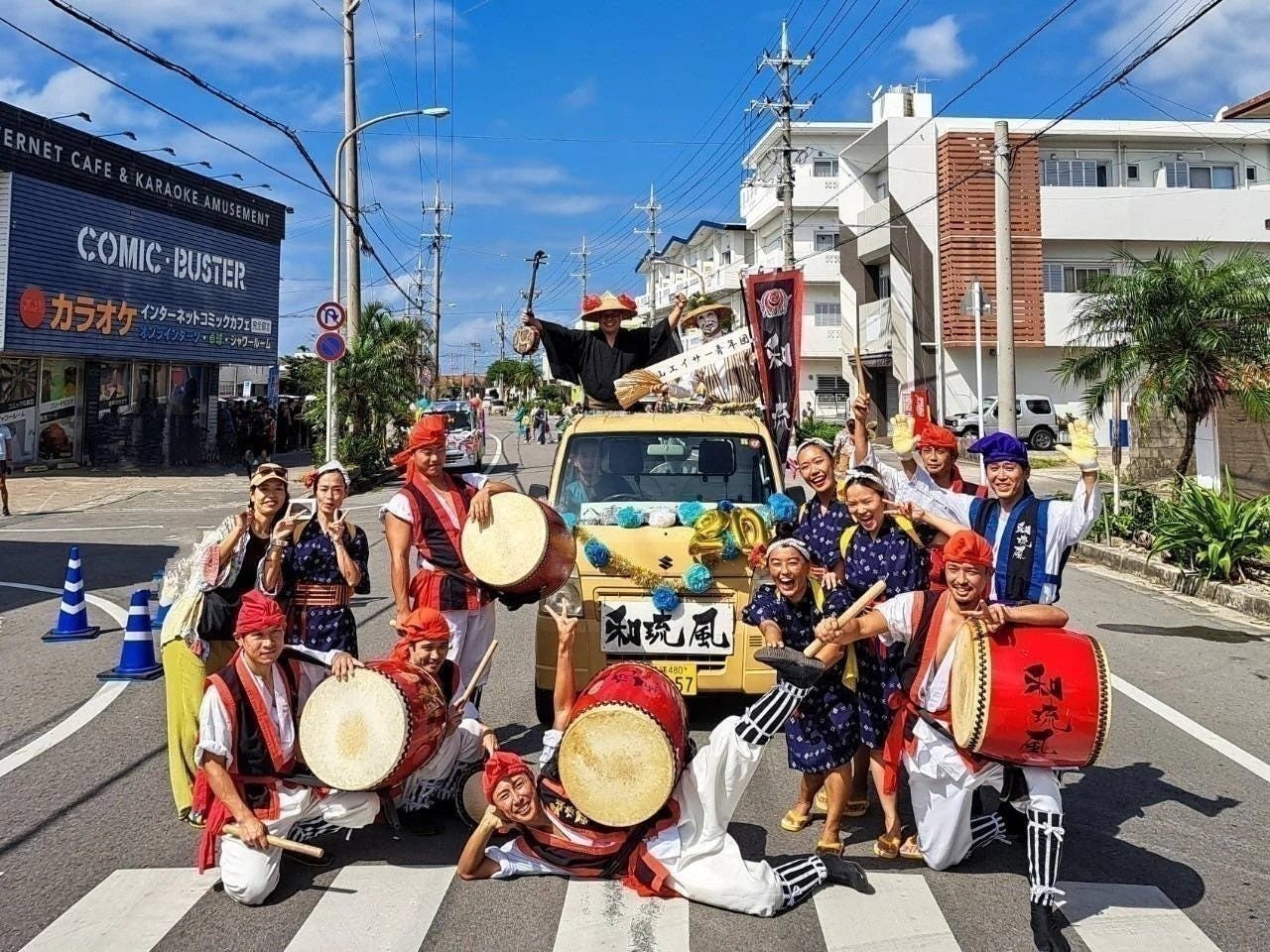 沖縄伝統 勇壮にエイサー演舞、幕開けは泡瀬第三青年会 沖縄市青年まつり始まる