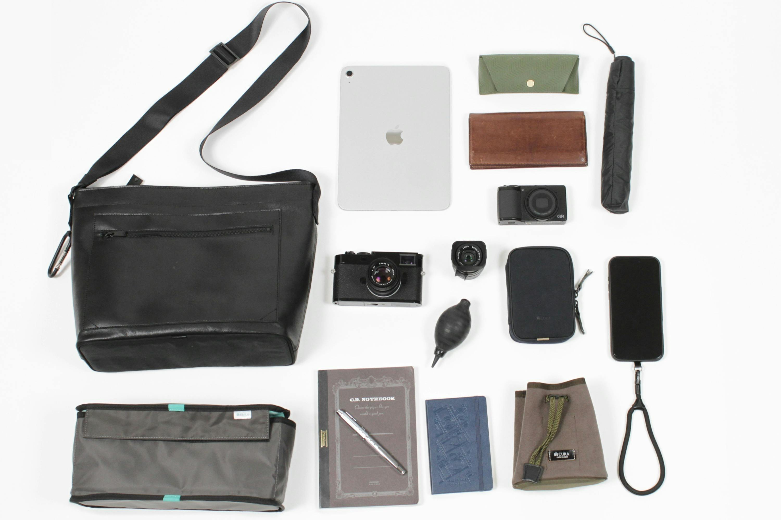 わずか660g超軽量】日本の職人が手がけた日常を彩るハーフカメラバッグ