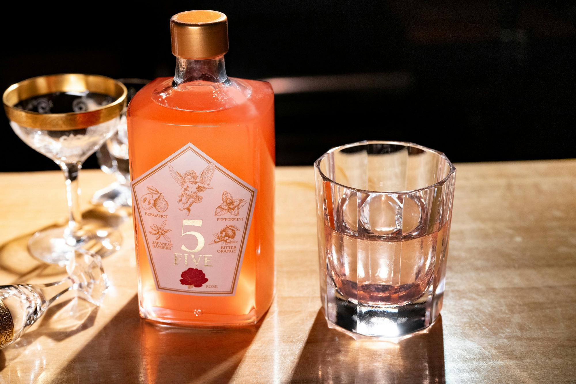 化粧品メーカーが本気でつくった“五感で味わう美のリキュール”FIVEをお