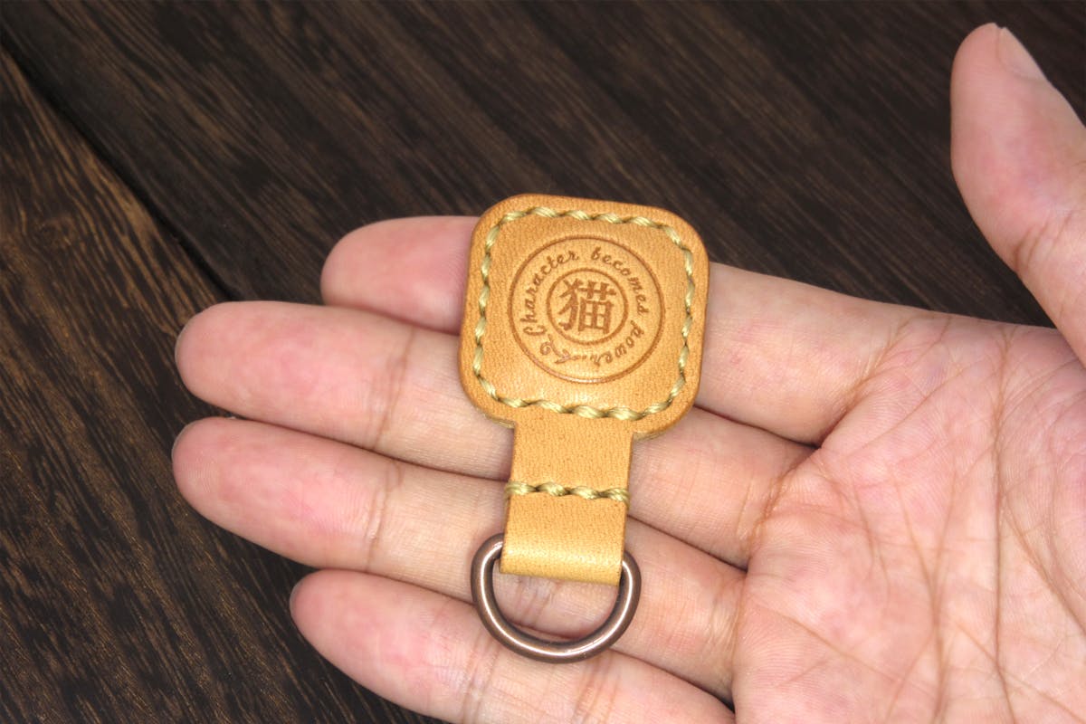 革小物作家が手作りする、あなただけのセミカスタム漢字刻印