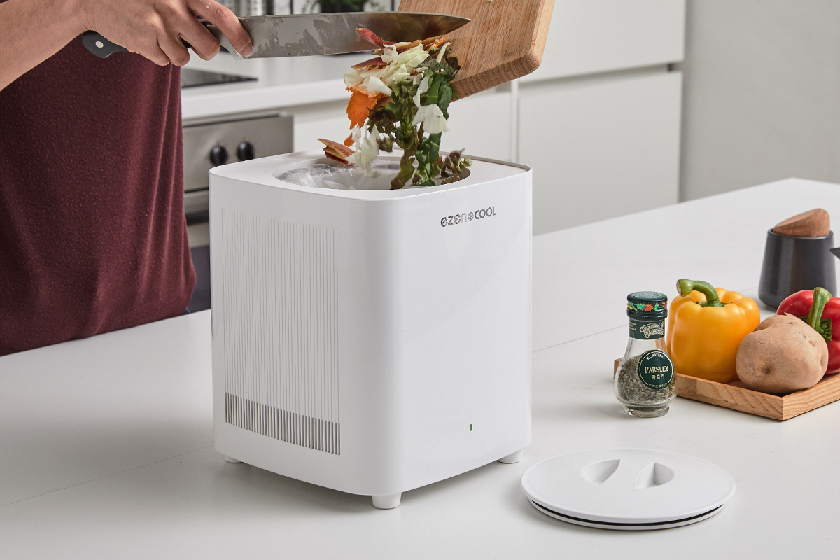 生ゴミを冷却し、匂いや細菌を徹底除去する生ごみ処理機 生ゴミを冷却し、匂いや細菌を徹底除去する生ごみ処理機