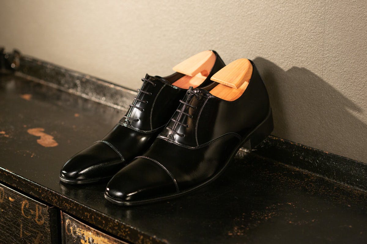 バレずに6cm背が高くなる！完全国産の6cmヒールアップシューズ「ADELO