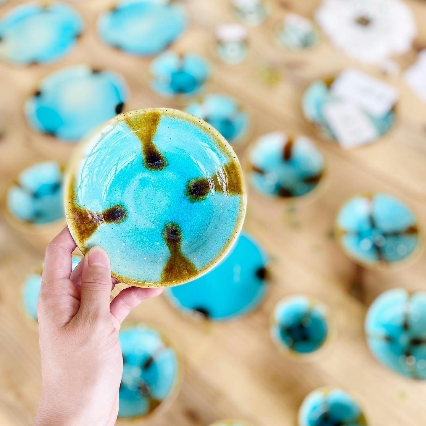 沖縄やんばる陸続きの離島、屋我地島から沖縄伝統工芸品『やちむん』を